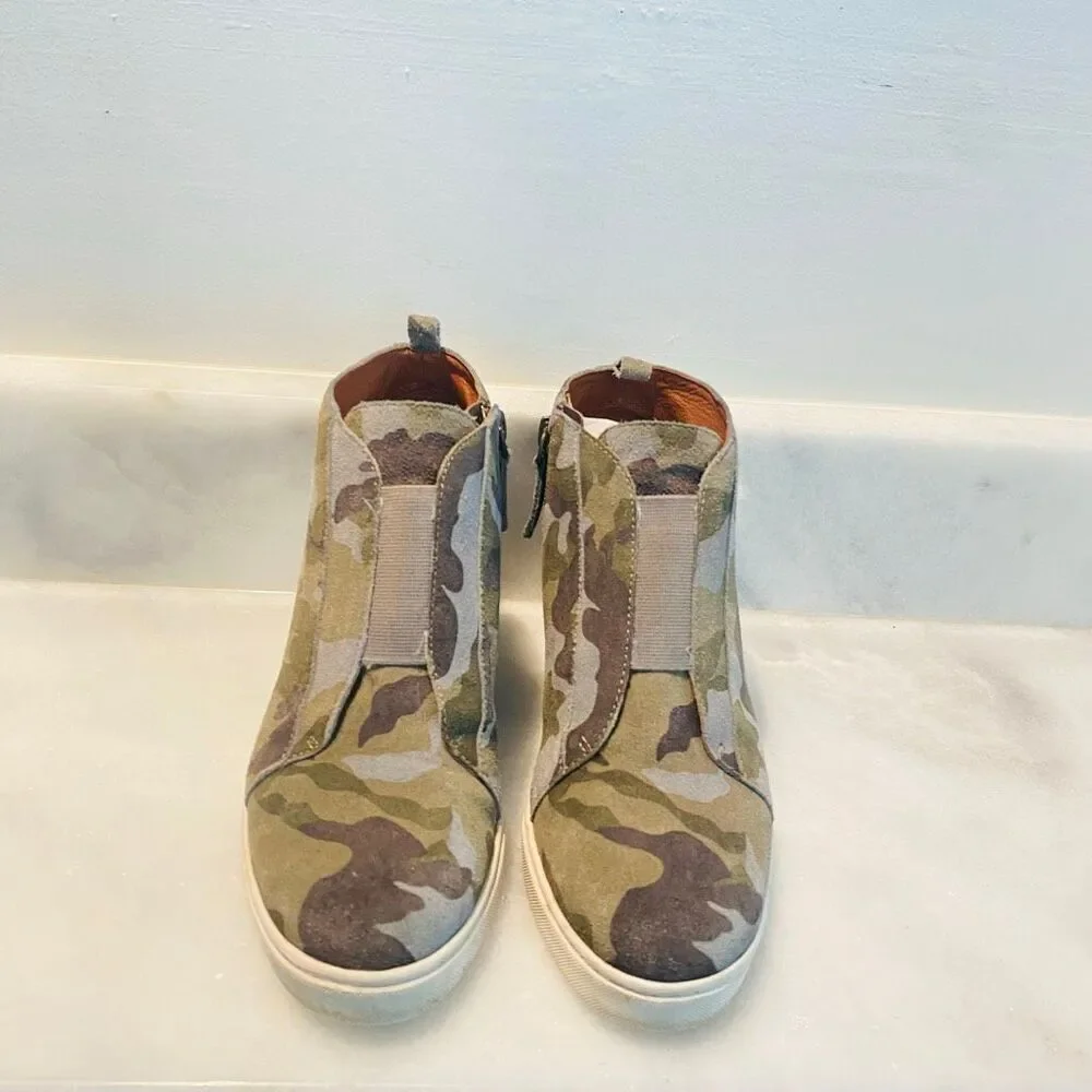 Linea Paolo Camo Suede Side Zip Anna Wedge Sneaker Bootie Green Size 7M